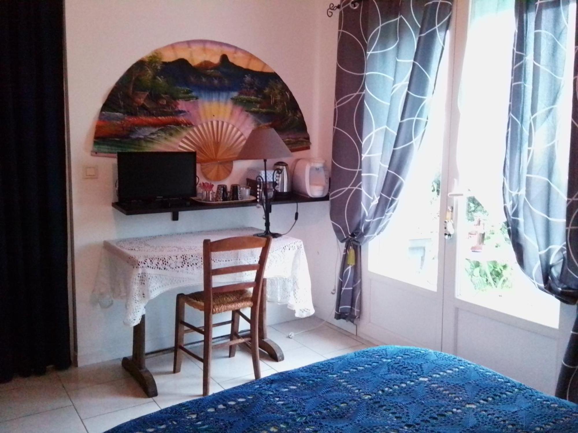 Le Chausse A Bres Chambre D'Hotes 2 Payzac  Rum bild